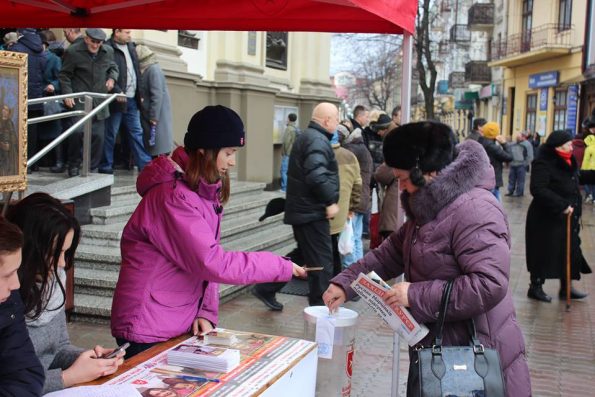 «Святий Миколай іде до сиріт»